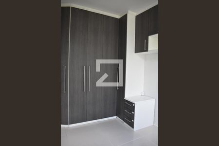 Quarto 1 de apartamento para alugar com 2 quartos, 44m² em Pinheirinho, Curitiba
