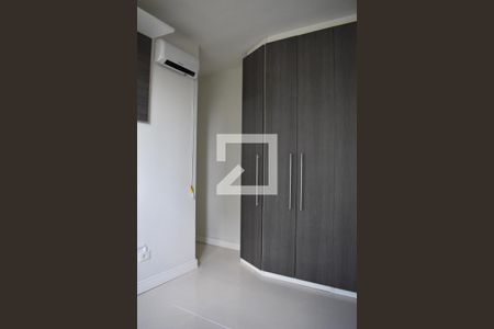 Quarto 1 de apartamento para alugar com 2 quartos, 44m² em Pinheirinho, Curitiba