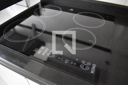 Cozinha de apartamento para alugar com 2 quartos, 44m² em Pinheirinho, Curitiba