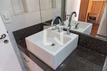 Apartamento à venda com 97m², 2 quartos e 2 vagas Apartamento à venda com 97m², 2 quartos e 2 vagasBanheiro da suíte