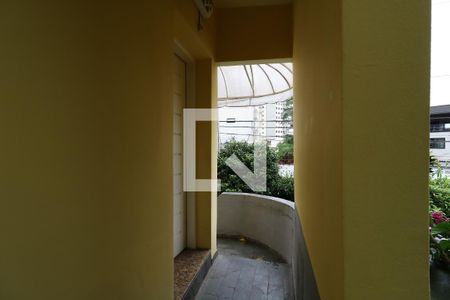 Casa à venda com 248m², 5 quartos e 4 vagasCorredor externo