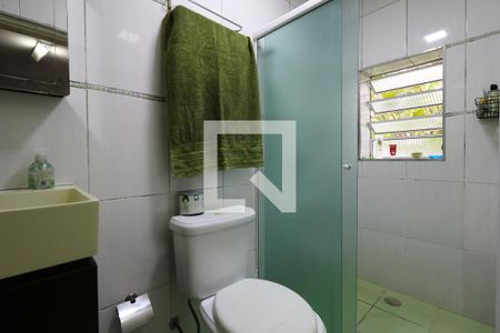 Casa à venda com 248m², 5 quartos e 4 vagasBanheiro da Suíte 2