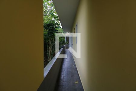 Casa à venda com 248m², 5 quartos e 4 vagasCorredor externo