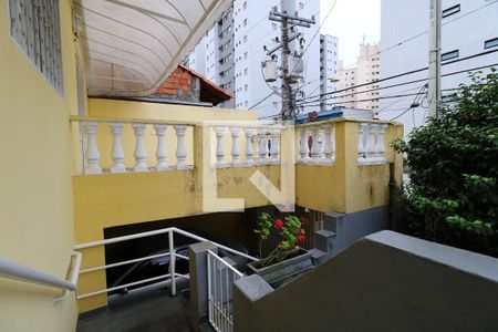 Casa à venda com 248m², 5 quartos e 4 vagasEscada da entrada