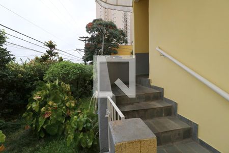 Casa à venda com 248m², 5 quartos e 4 vagasEscada da entrada