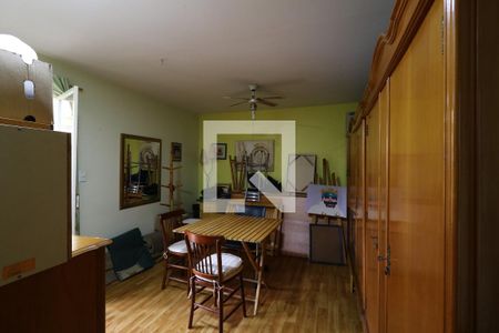 Casa à venda com 248m², 5 quartos e 4 vagasSuíte 1