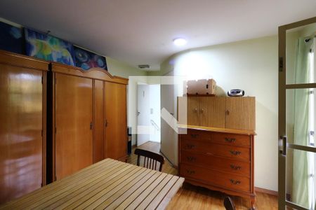 Casa à venda com 248m², 5 quartos e 4 vagasSuíte 1