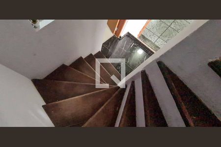 Casa para alugar com 120m², 3 quartos e sem vagaEscadas