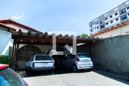 Casa à venda com 550m², 4 quartos e 3 vagas Casa à venda com 550m², 4 quartos e 3 vagasGaragem e Jardim