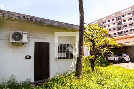 Casa à venda com 550m², 4 quartos e 3 vagas Casa à venda com 550m², 4 quartos e 3 vagasGaragem e Jardim