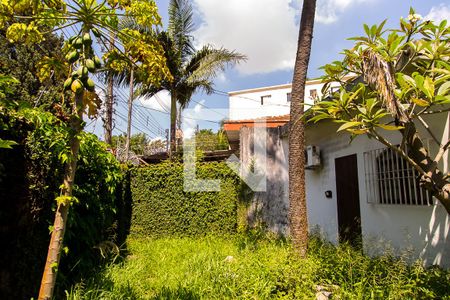 Casa à venda com 550m², 4 quartos e 3 vagas Casa à venda com 550m², 4 quartos e 3 vagasGaragem e Jardim