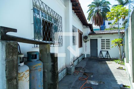 Casa à venda com 550m², 4 quartos e 3 vagas Casa à venda com 550m², 4 quartos e 3 vagasQuintal