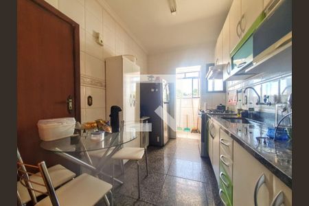 Apartamento à venda com 156m², 4 quartos e 2 vagas Apartamento à venda com 156m², 4 quartos e 2 vagasCozinha