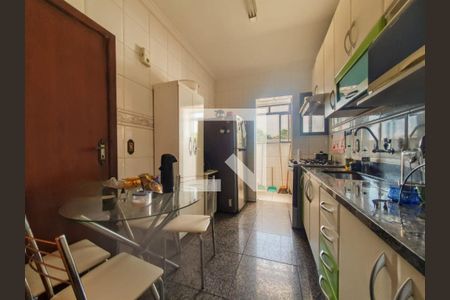 Apartamento à venda com 156m², 4 quartos e 2 vagas Apartamento à venda com 156m², 4 quartos e 2 vagasCozinha