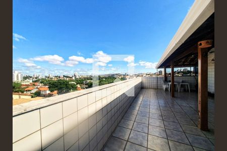 Apartamento à venda com 156m², 4 quartos e 2 vagas Apartamento à venda com 156m², 4 quartos e 2 vagasVaranda