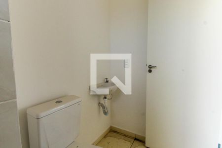 Banheiro de kitnet/studio para alugar com 1 quarto, 42m² em Vila Granada, São Paulo
