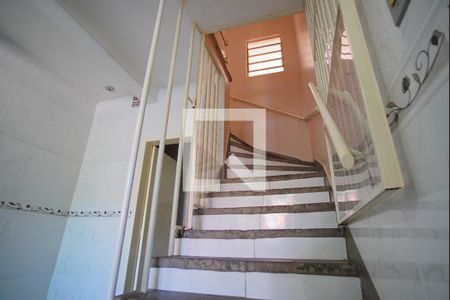 Escada para dormitórios de casa à venda com 2 quartos, 580m² em Navegantes, Porto Alegre