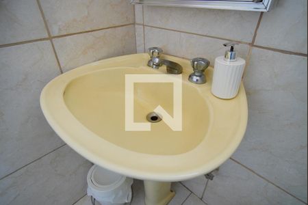 Casa à venda com 580m², 2 quartos e 6 vagasBanheiro Corredor