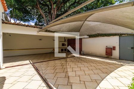 Casa à venda com 568m², 4 quartos e 4 vagasGaragem