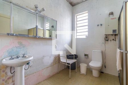 Casa à venda com 568m², 4 quartos e 4 vagasBanheiro da Suíte 2