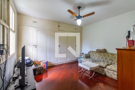 Casa à venda com 568m², 4 quartos e 4 vagasSuíte 2