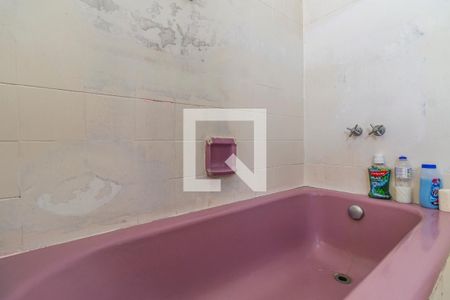 Casa à venda com 568m², 4 quartos e 4 vagasBanheiro da Suíte 2