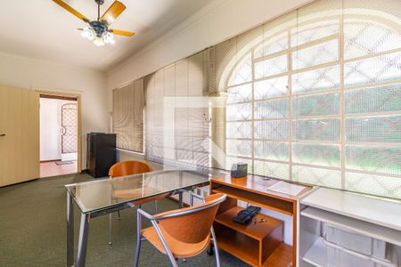 Casa à venda com 568m², 4 quartos e 4 vagasEscritório 1