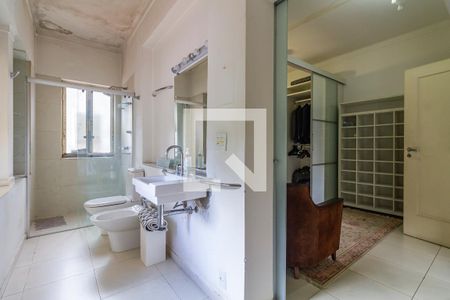Casa à venda com 568m², 4 quartos e 4 vagasBanheiro da Suíte 1