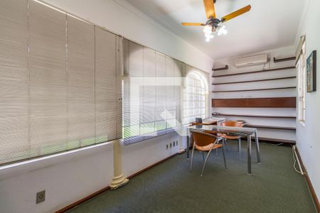 Casa à venda com 568m², 4 quartos e 4 vagasEscritório 1