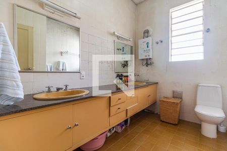 Casa à venda com 568m², 4 quartos e 4 vagasBanheiro Social