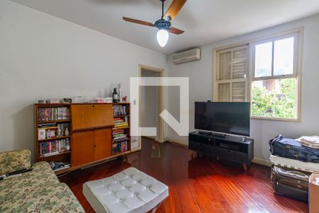 Casa à venda com 568m², 4 quartos e 4 vagasSuíte 2