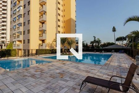 Apartamento à venda com 175m², 3 quartos e 3 vagas Apartamento à venda com 175m², 3 quartos e 3 vagasÁrea comum - Piscina
