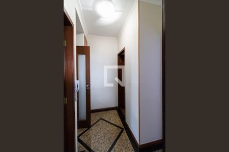 Corredor de casa de condomínio à venda com 3 quartos, 200m² em Santa Amelia, Belo Horizonte