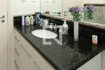 Casa à venda com 174m², 3 quartos e 2 vagasBanheiro