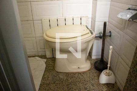 Apartamento à venda com 125m², 2 quartos e 1 vaga Apartamento à venda com 125m², 2 quartos e 1 vagaBanheiro de serviço