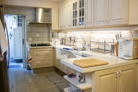 Apartamento à venda com 125m², 2 quartos e 1 vaga Apartamento à venda com 125m², 2 quartos e 1 vagaCozinha