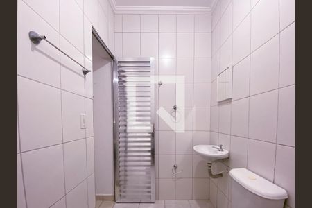 Banheiro de kitnet/studio para alugar com 1 quarto, 29m² em Vila Indiana, São Paulo