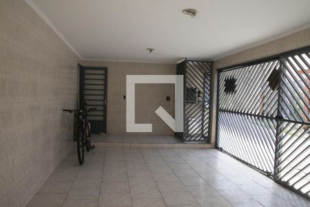 Casa à venda com 127m², 2 quartos e 6 vagas Casa à venda com 127m², 2 quartos e 6 vagasGaragem