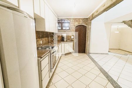 Casa à venda com 249m², 4 quartos e 4 vagasCozinha