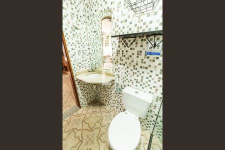 Casa à venda com 249m², 4 quartos e 4 vagasBanheiro de serviço