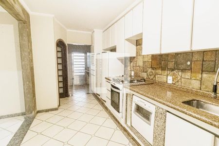 Casa à venda com 249m², 4 quartos e 4 vagasCozinha