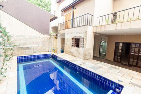 Casa à venda com 249m², 4 quartos e 4 vagasPiscina