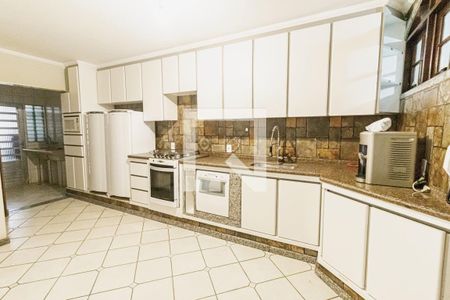 Casa à venda com 249m², 4 quartos e 4 vagasCozinha