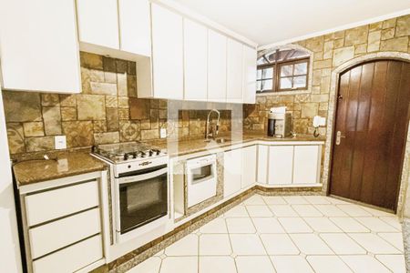 Casa à venda com 249m², 4 quartos e 4 vagasCozinha