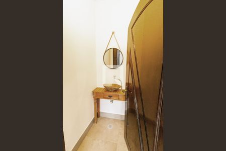 Casa à venda com 249m², 4 quartos e 4 vagasBanheiro/Lavabo 1