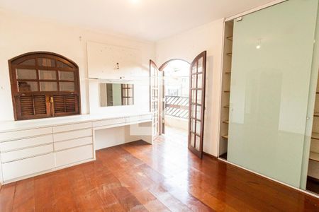 Casa à venda com 249m², 4 quartos e 4 vagasQuarto 4 - Suíte