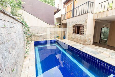 Casa à venda com 249m², 4 quartos e 4 vagasPiscina