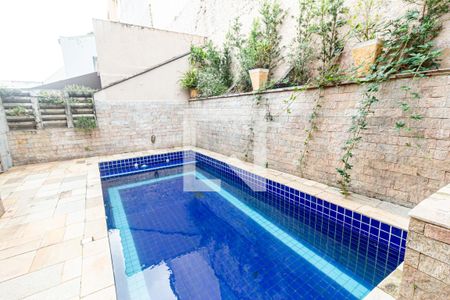 Casa à venda com 249m², 4 quartos e 4 vagasPiscina