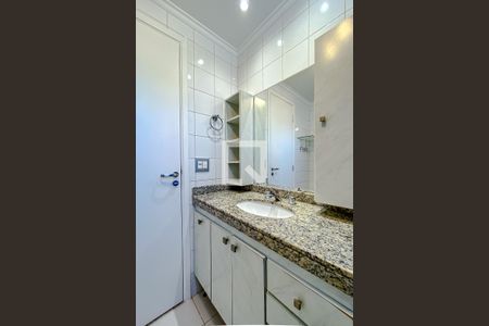 Apartamento à venda com 133m², 4 quartos e 2 vagasBanheiro da Suíte