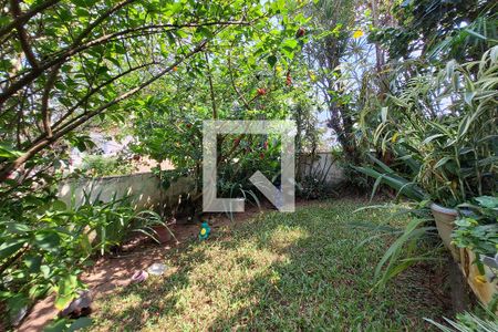 Casa de condomínio à venda com 207m², 5 quartos e 2 vagasQuintal